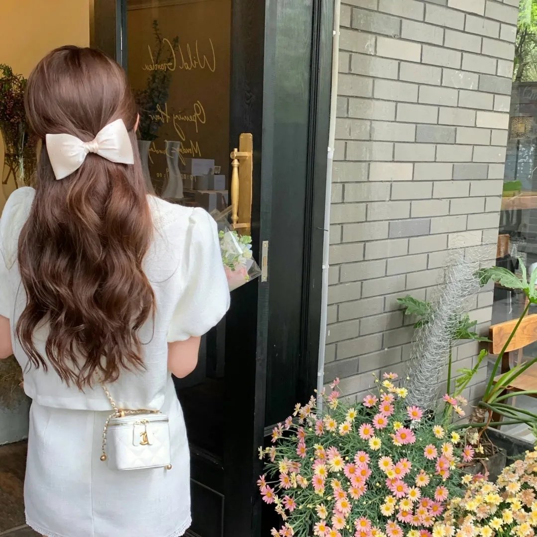 在大雪封闭的山庄里